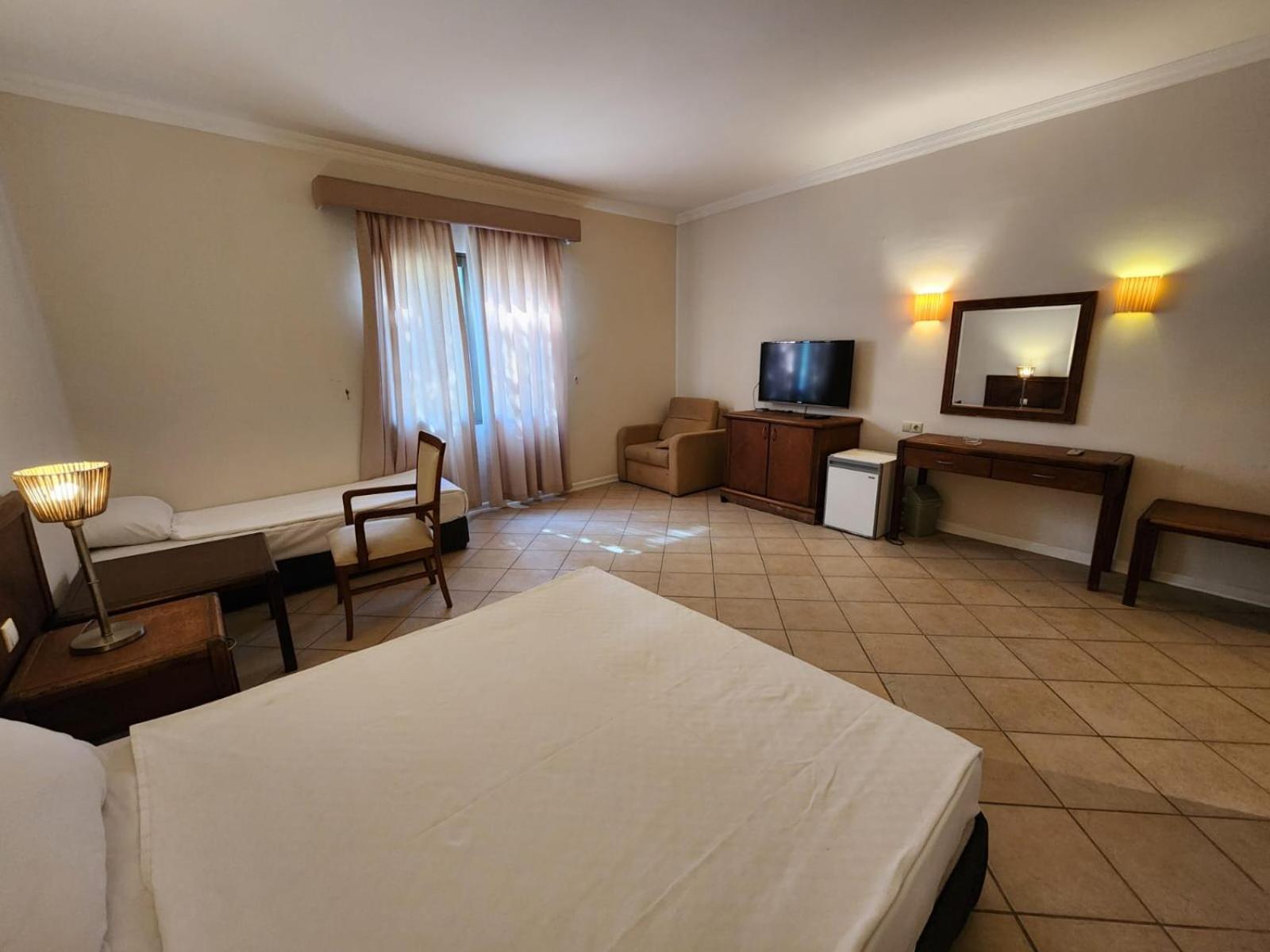 Costa 3S Beach Hotel Бітез Екстер'єр фото
